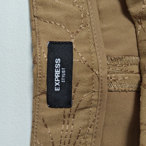 EXPRESS NWT Super High Rise Stylist Tan Scalloped And Pleated Shorts Size 6 - Picture 2 of 16